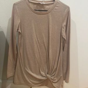Long Sleeve Shirt with cute knot on the side. Great condition pre loved.